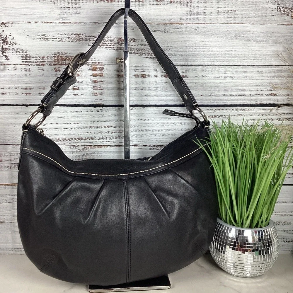 Coach Y2K‎ #13730 Vintage Soho Black Leather Shoulder Bag with Silver Purse
